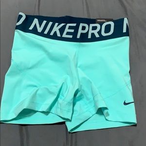 NWT Nike pro fit